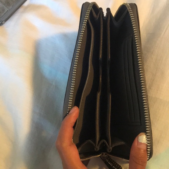 Michael Kors wristlet wallet - Picture 3 of 3